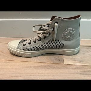 CHUCK TAYLOR high top- NEW SIZE 10.5